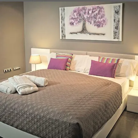 Luxury Penthouse In The Center Of Apartment *